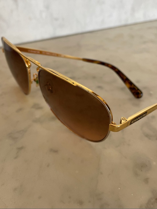 COACH Fashion Pilot Aviator Gold Frame Sunglasses Amber Brown Lenses main image 15